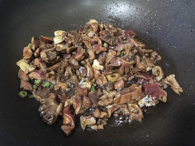 郡肝怎么炒好吃，炒一份美味的青椒郡肝！（老厨师教我正确做法）