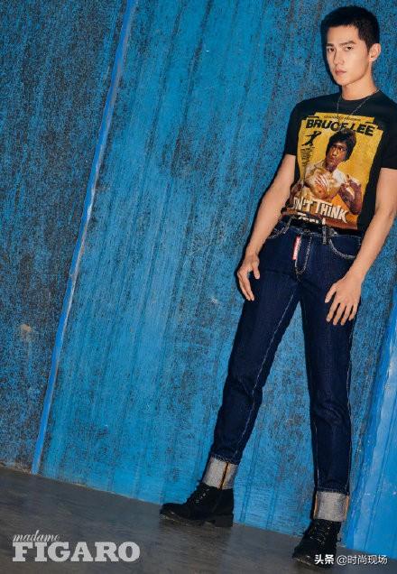 男蓝色杂志全见版，华为v9怎么更新杂志锁屏（蓝渐变衬衫搭工装裤帅气有型）