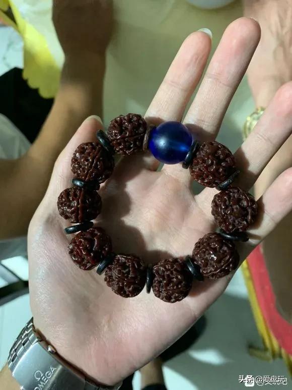 桃核手串的正确盘法（盘了8年的桃核）