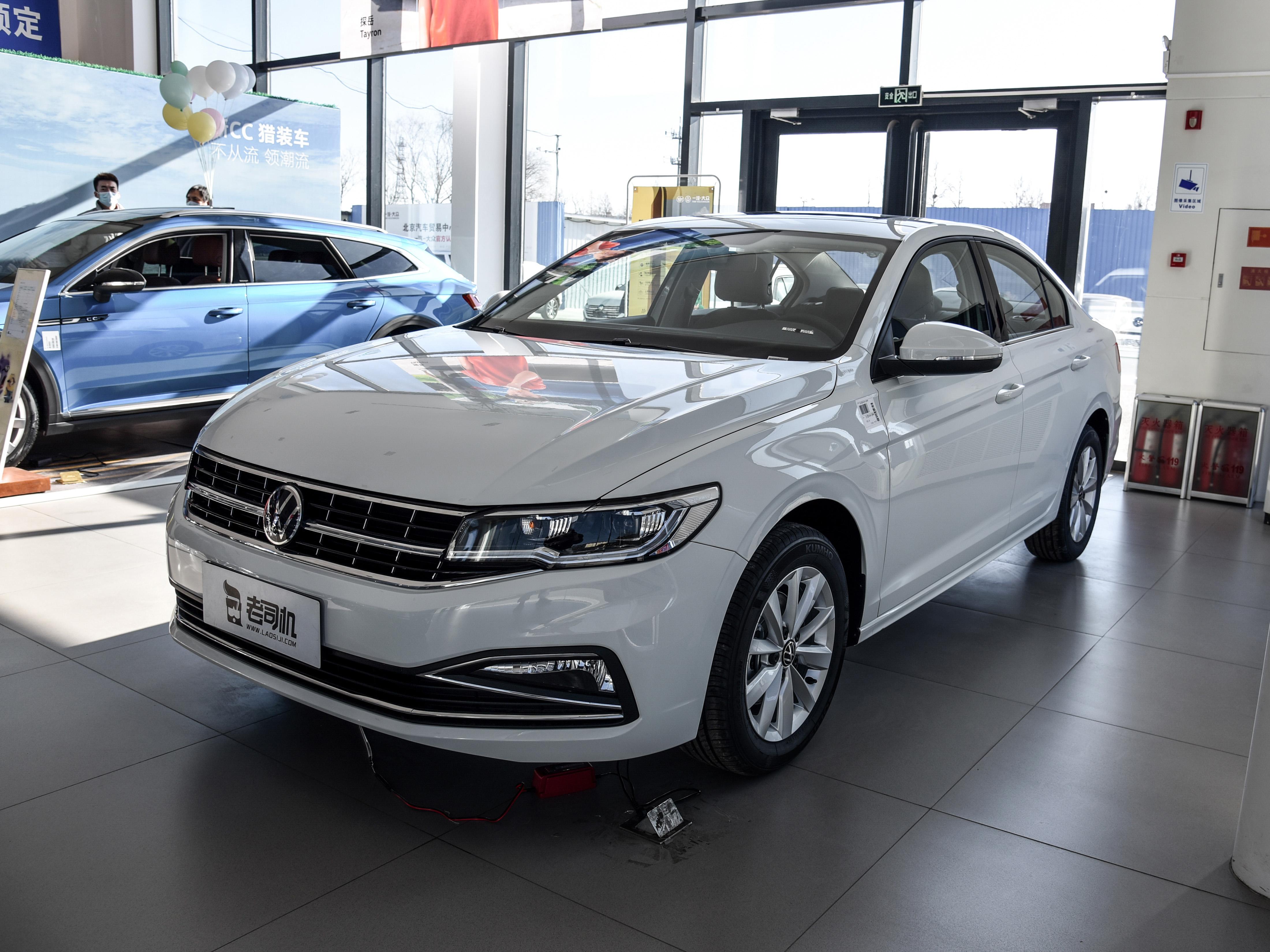 朗逸的兄弟车型,低价的合资自动挡家轿,带你看大众宝来