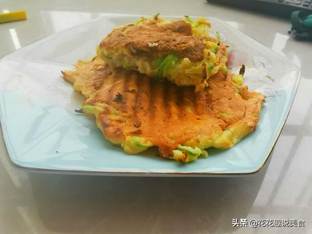 浆糊饼的家常做法，浆糊饼的家常做法视频（教你做西葫芦牛奶小饼）