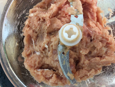 告诉你如何去做馄饨馅，告诉你如何去做馄饨馅英语（馄饨店老板用了30年的馅料配方）