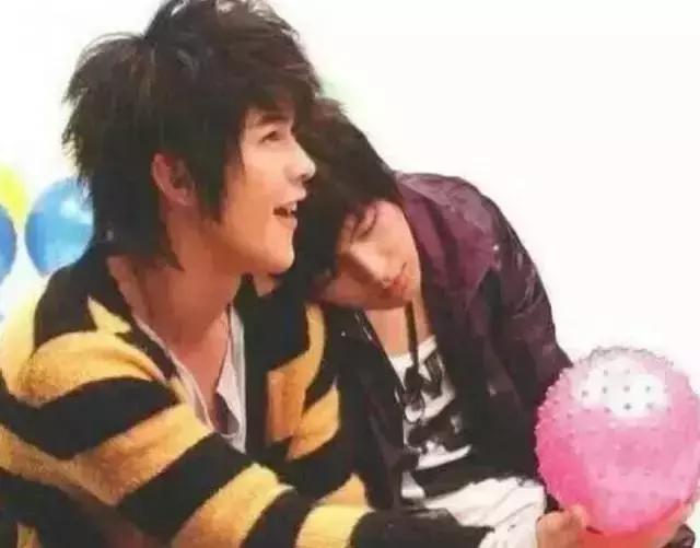 二次元女生正能量不良头像，二次元不良病娇图——【鬼鬼】♡微信（劈腿3男、亲密照和私密对话曝光）