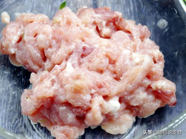 骨头炖土豆的做法，土豆炖骨头百科（1斤相当于20个鸡蛋）