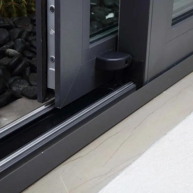 家里玻璃起霜怎么解决，门窗一到冬天就结霜