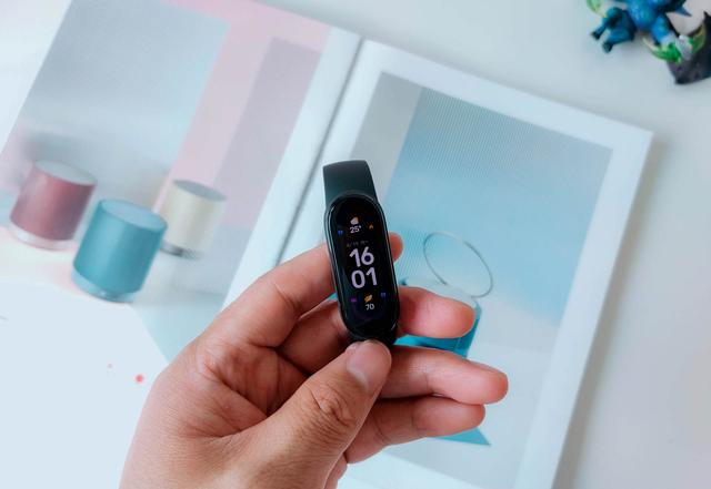 小米手环充电需要大力扣吗，小米手环使用前要不要充满电（干掉按键+血氧检测+心率监测）