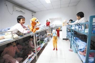 7岁孩子上寄宿学校好吗（孩子一年级寄宿到底好不好）