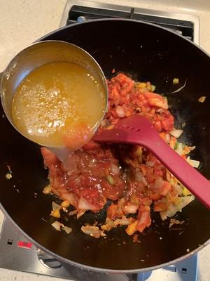 西班牙海鲜烩饭，西班牙海鲜烩饭的做法（家庭版西班牙海鲜烩饭）