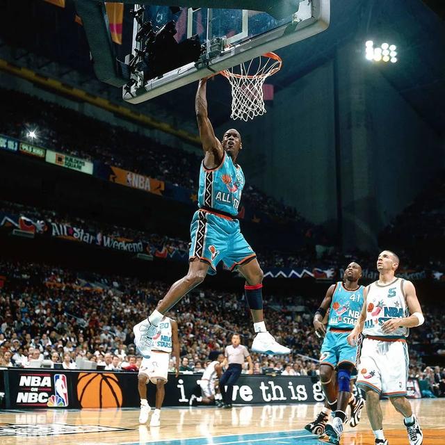 aj水晶底氧化怎么办，aj11水晶底氧化怎么办（它会是你鞋柜中的那双白色球鞋吗）