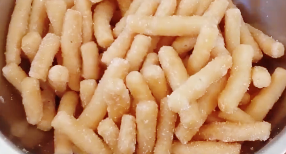 图片[9]-【江米条】做法步骤图 把糯米粉倒入滚烫开水里 出锅又酥又脆-起舞食谱网