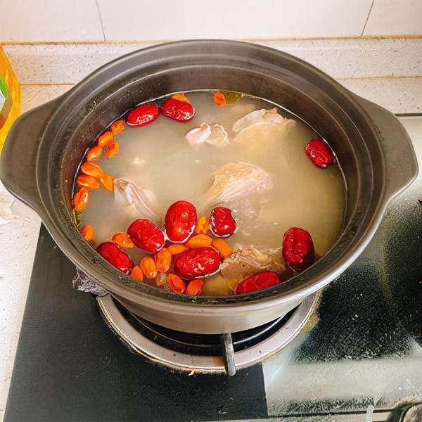 清炖鸽子汤的做法(怎样清炖鸽子汤的做法)