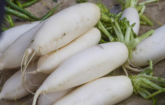 腌萝卜怎么腌好吃又脆，萝卜怎么腌好吃又脆（私藏20年腌萝卜配方和做法）