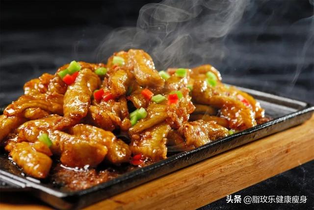 土豆的热量和一碗米饭哪个热量高，土豆的热量和一碗米饭哪个热量高些（90斤的瘦子们坚决不吃的4种家常菜）