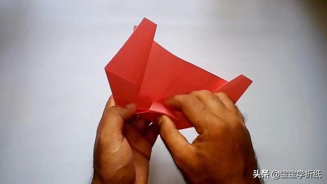 手工飞机怎么做，手工飞机的制作方法（用普通纸做折纸飞机玩具）