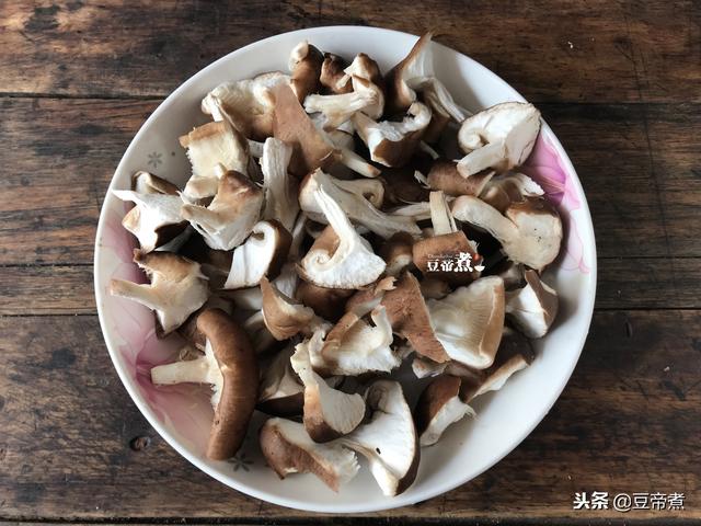 菌菇汤之鲜香菇肉片汤，肉片菌菇汤的做法大全（冬天进补多吃山珍之王）