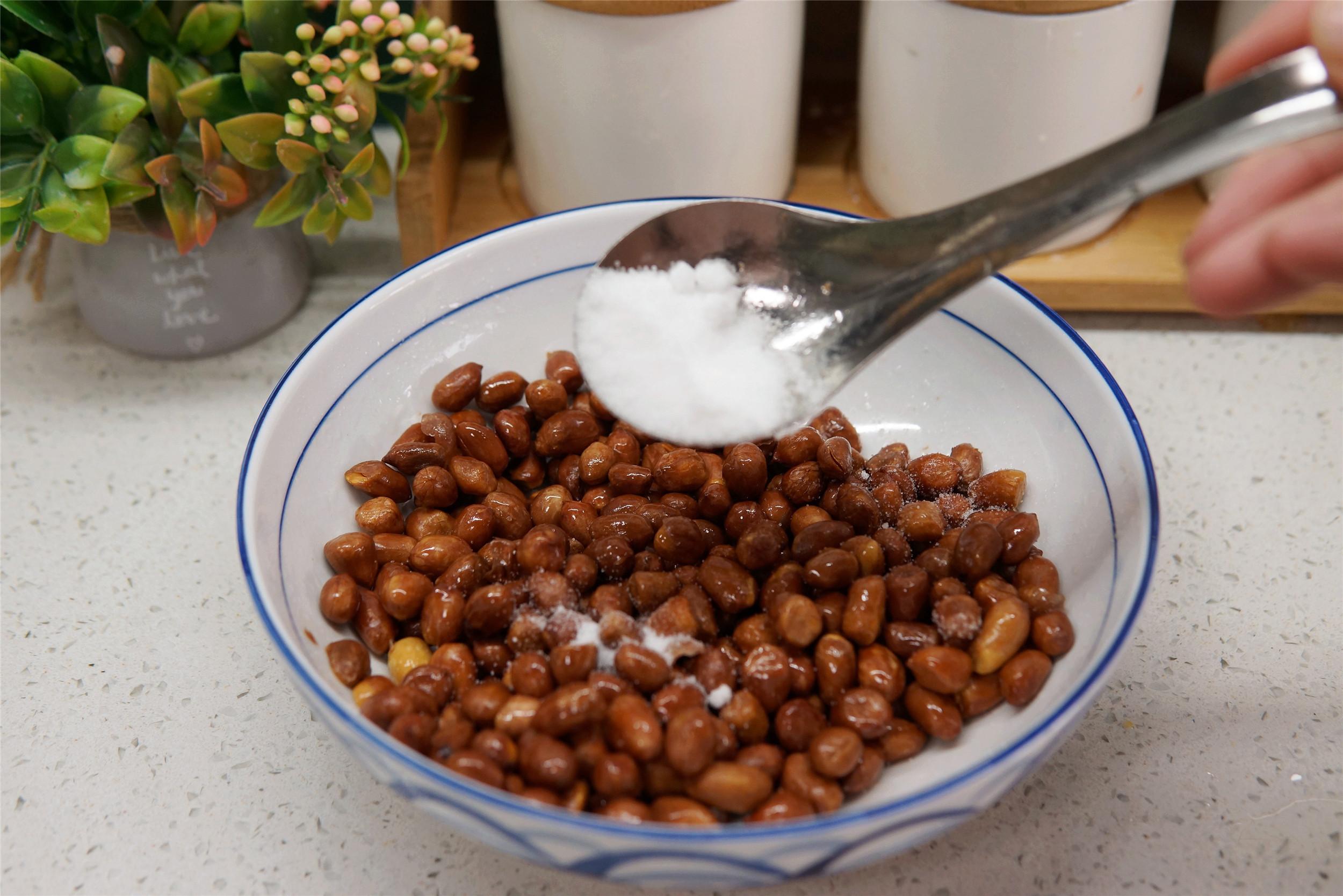 花生米怎么炸又酥又脆(外面裹面的酥脆花生米)插图(9)