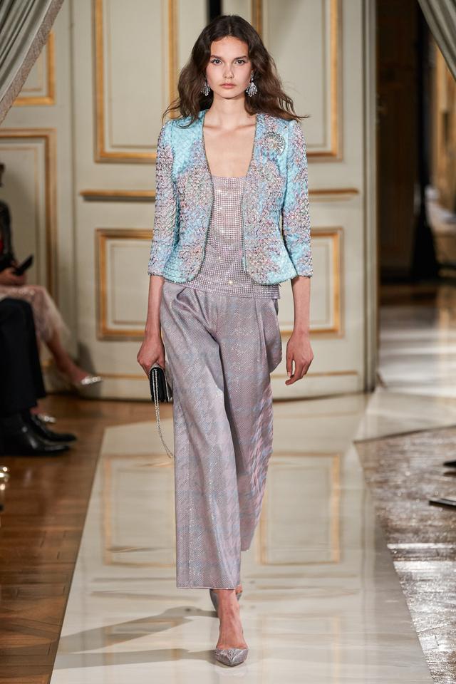 阿玛尼衣服什么档次，阿玛尼服饰什么档次（Privé2021秋季高定女装）