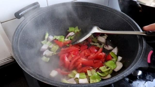 炒拉条子的家常做法，炒拉条怎么做最好吃（味道比饭店里的还好吃）