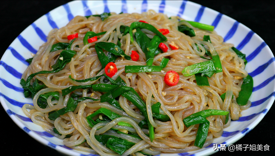 图片[1]-【凉拌韭菜粉条】做法步骤图 适合夏季吃  吃一次就会念念不忘-起舞食谱网