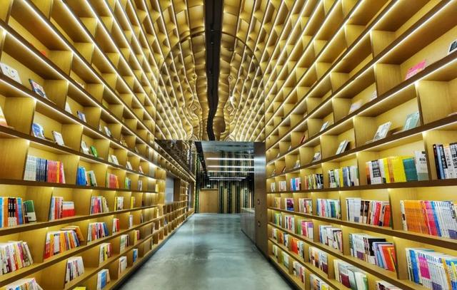 附近书店在哪个位置离我最近，离这里最近的文具店（厦门这些“有颜有料”的书店）