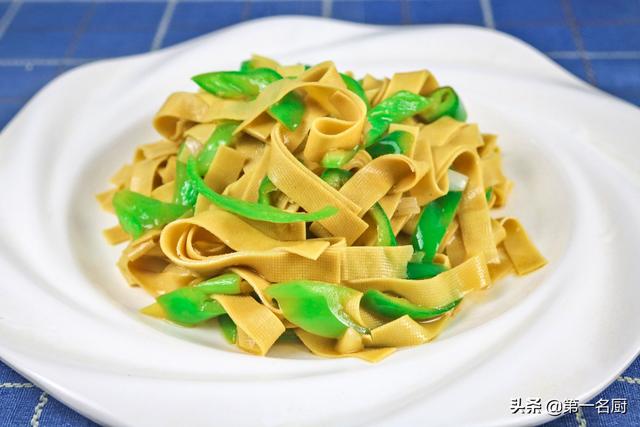 千张怎么炒好吃,炒千张怎么做好吃(大厨教你做青椒炒千张)