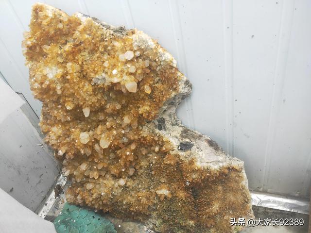 天然茶水晶价格是多少，天然茶晶的价格最贵（见识一下天然水晶）