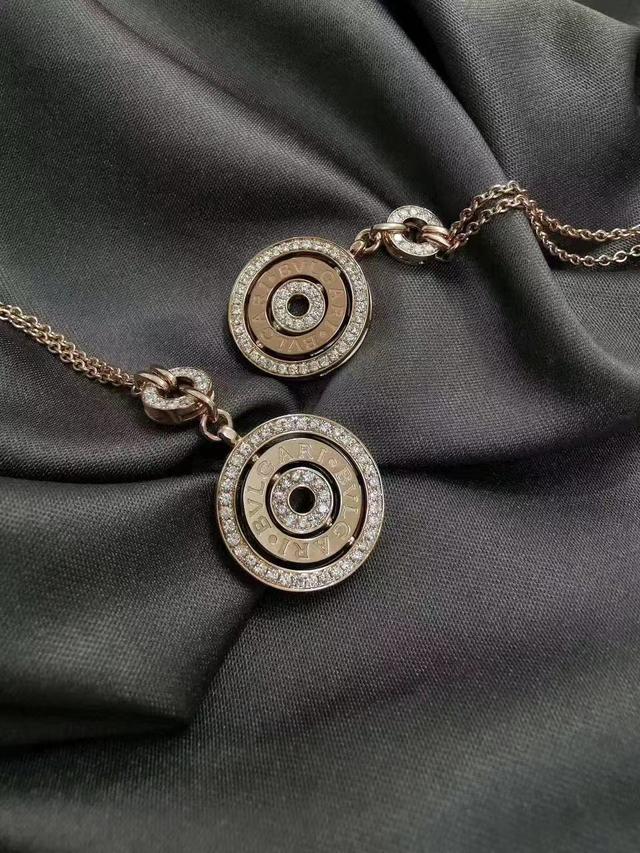 玫瑰金是什么颜色，玫瑰金是什么金（应该选择玫瑰金还是铂金）