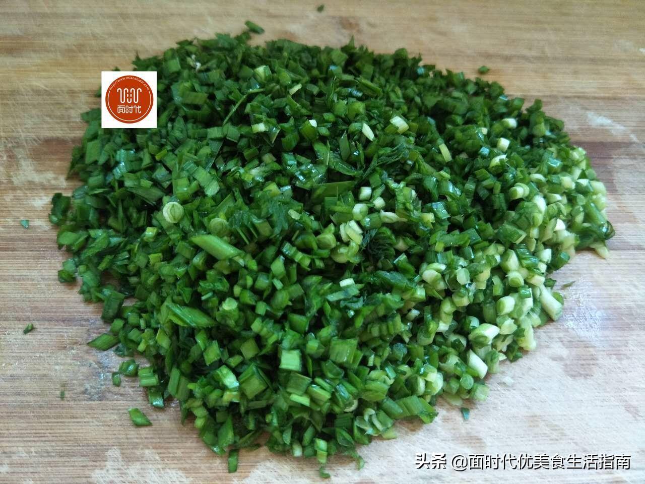 韭菜煎饼要怎么做才能酥脆，教你一个韭菜新吃法