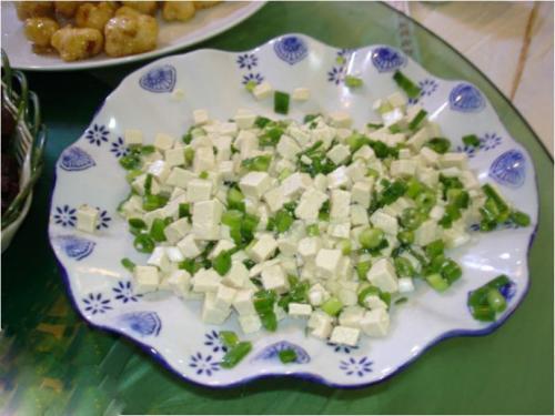 白豆腐怎么做好吃，自己怎么做白豆腐（精选白豆腐的家常做法）