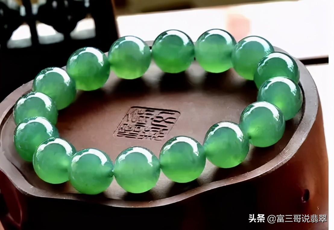 翡翠手链有什么寓意，行家详解如何挑选翡翠手串