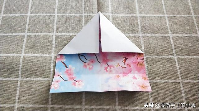 最简单的雨伞折纸方法图解，折纸教程：带爱心的小花伞