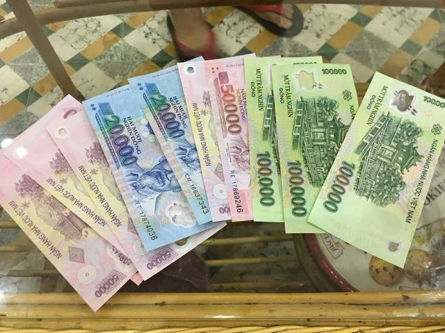 去越南旅游准备转换插头,开往东盟的国际列车——越南三日行 去越南旅游准备转换插头,开往东盟的国际列车——越南三日行