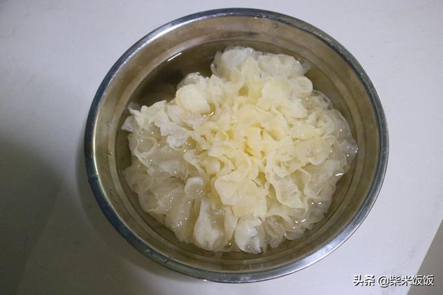 银耳炒菜做法家常，搭配这几种调味料
