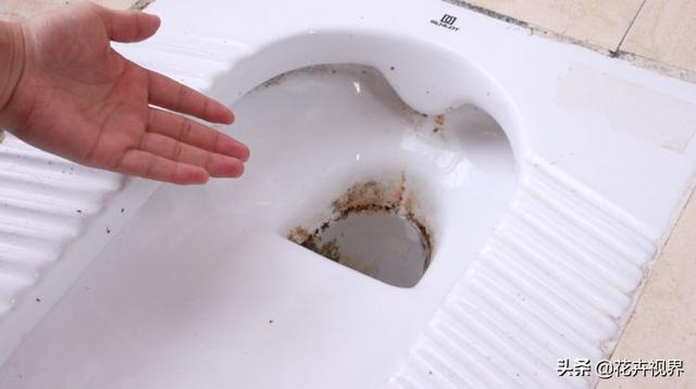 怎样去除便池里的黄污渍，去除便池里的黄锈（简单方法就洗得洁净如初）