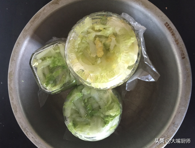 怎样腌酸菜，春天怎样腌酸菜（东北大娘教我腌酸菜）