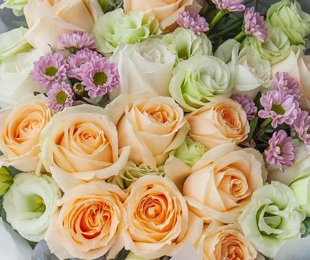 七夕节送花的经典祝福语，七夕节送花的经典祝福语图片（多款玫瑰花束为爱而来）