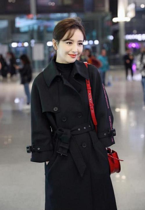 大衣的蝴蝶结怎么打，大衣蝴蝶结怎么系简单好看（不会系带方法可不行）