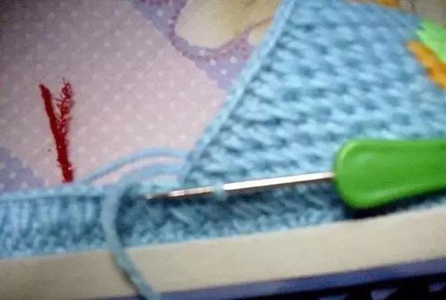 怎么钩毛线拖鞋，学钩毛线拖鞋视频教程（钩针编织的蝴蝶图案的棉拖鞋）