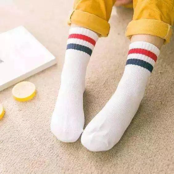 袜子怎么洗又软又干净，袜子怎么洗才能柔软小妙招（这样洗出来的白袜子跟新的一样）