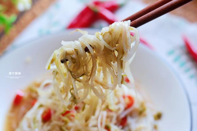 炒豆芽的家常做法，做豆芽的方法步骤（炒出来的豆芽脆口清爽还没豆腥味）