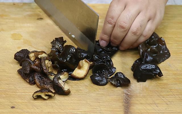 做豆腐鸡蛋简单做法，做豆腐鸡蛋简单做法视频（酥香软嫩又多汁）