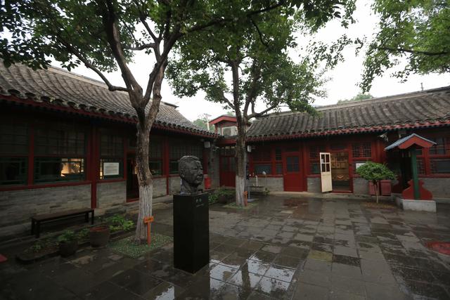 老舍的主要作品有哪些，老舍的主要作品有哪些长篇小说（《骆驼祥子》《四世同堂》《龙须沟》《茶馆》等）