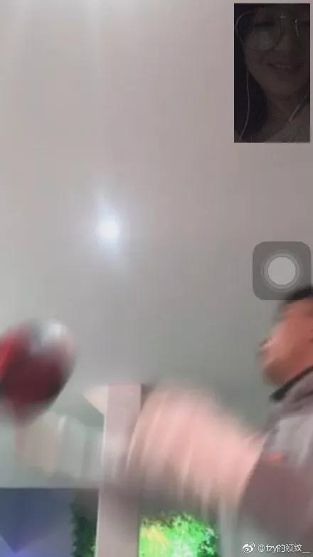 激光雨是什么梗，激光雨歌词什么意思（他竟然给我表演这个...）