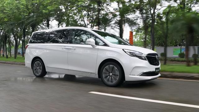 别克gl8有四驱车型吗，别克GL8哪一款是四驱（我终于知道它为什么能稳坐MPV市场第一了）