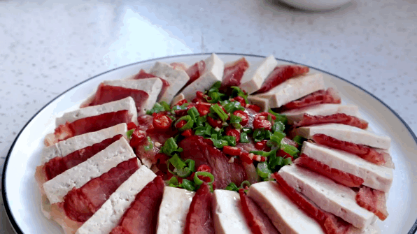 豆腐和腊肉怎么做不辣，上锅一蒸轻松搞定
