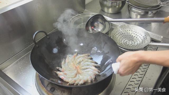 油焖大虾用什么虾，六种油焖大虾的做法（大虾怎能只煮或炸着吃）