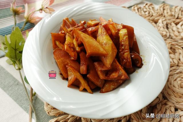 油焖春笋做法视频，油焖春笋做法大全（第一次吃不敢用力嚼）