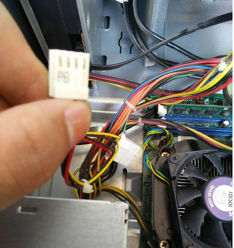 电脑不能启动电源风扇都不转，电脑无法开机风扇不转（电脑主机启动不了怎么解决）