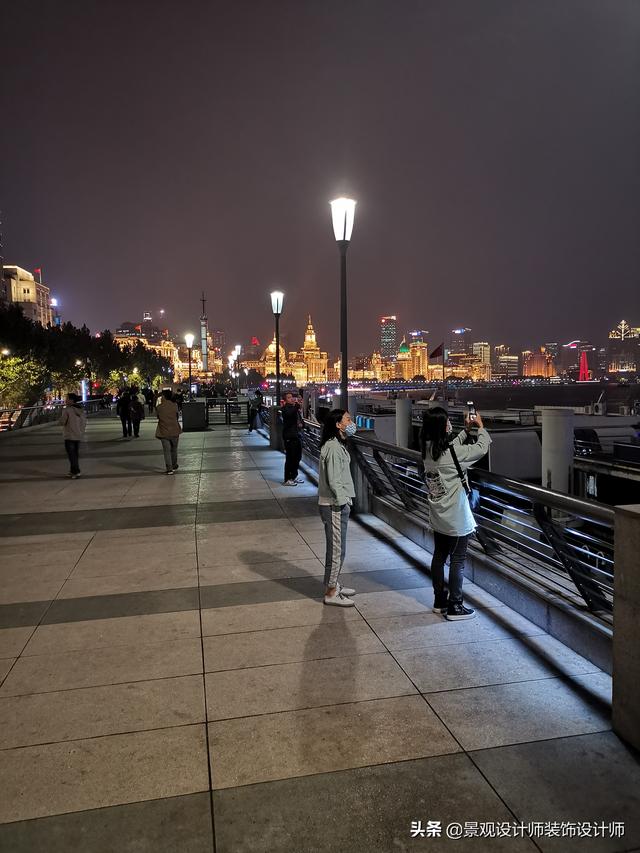 上海外滩夜景图片，外滩夜景美丽迷人让人流连忘返（上海市外滩夜景）
