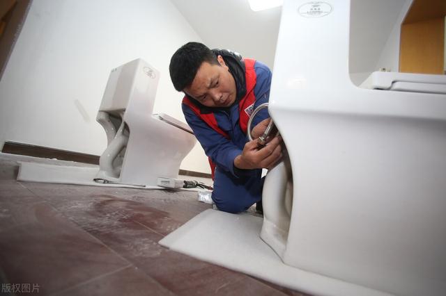 马桶的尺寸一般是多少，卫生间马桶尺寸一般是多少（买500元的就够用）